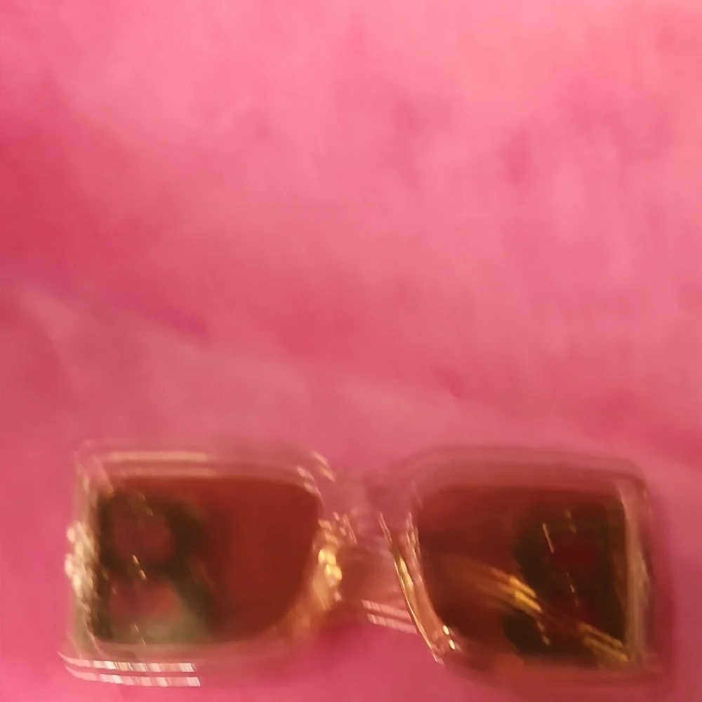 Balenciaga lookTransparent Sunglasses - Picture 8 of 8